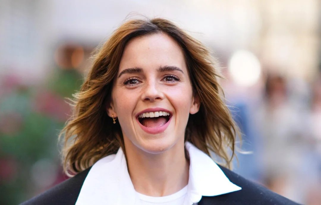 boYvWP3H Emma Watson's reaction when guys eat their own sperm in public for her 13.jpg